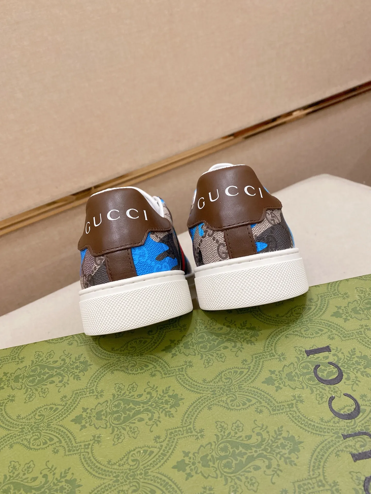 Factory price: 480💰 (GUCCI) The latest model from the official website 🎁🎁Casual and fashionable men's shoes👟, hot style 💥The version is simple and elegant, exclusive for trendy men. Unique official website latest brand elements 👑Gucci original decoration, fashionable and generous, the fabric is original cowhide ✅sheepskin lining, the official website specifies wear-resistant casual outsole, the classic model is taken in kind at the counter🎬38-44 (45 is not returned or exchanged)